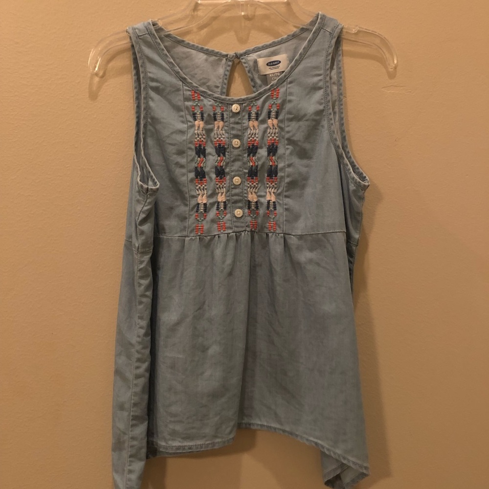 shirt size 14 (youth large) fits XS